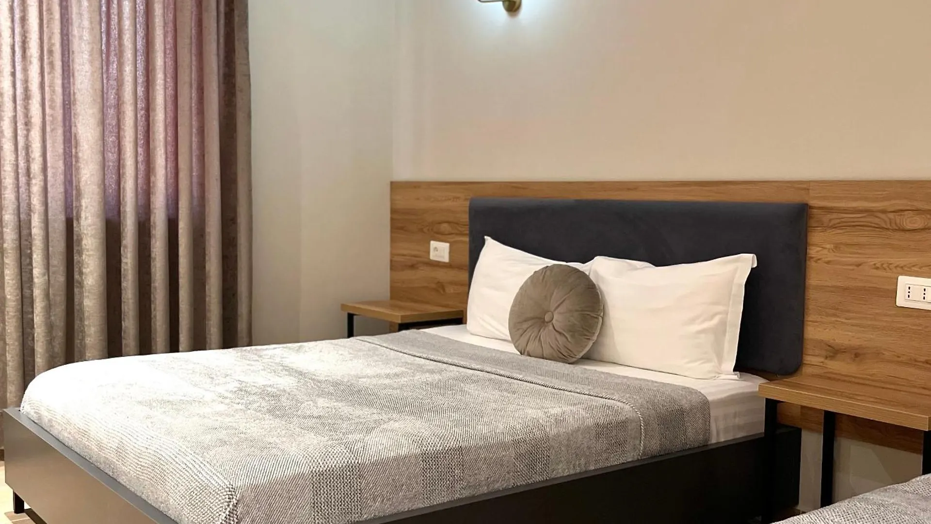 Mili Hotel Berat 0*,